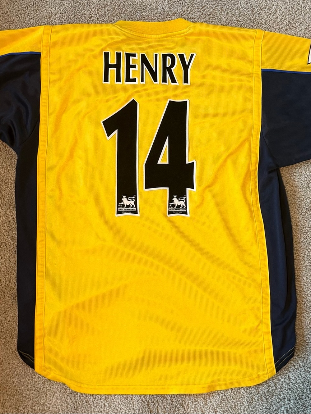Vintage 1999-00 Thierry Henry Arsenal Away Nike Jersey